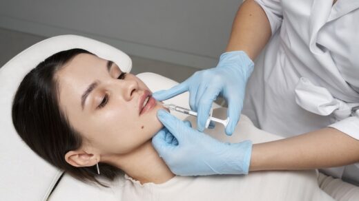 Kvinnas som får injektioner